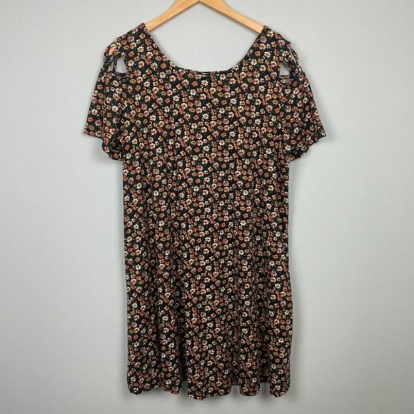 Vibe Sportswear Dresses & Skirts - 90s Style Floral Dress 1X Ditsy Grunge Nineties Tee Shirt Dress Midi